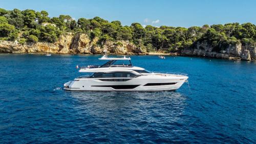 Ferretti yachts 800