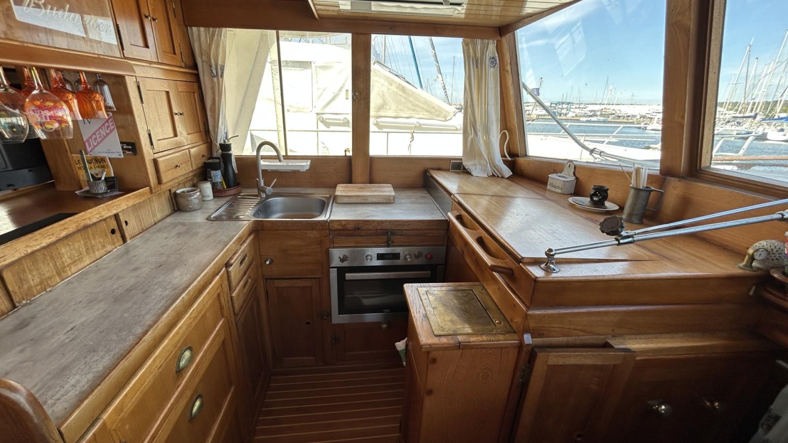 grand bank's Europa 42