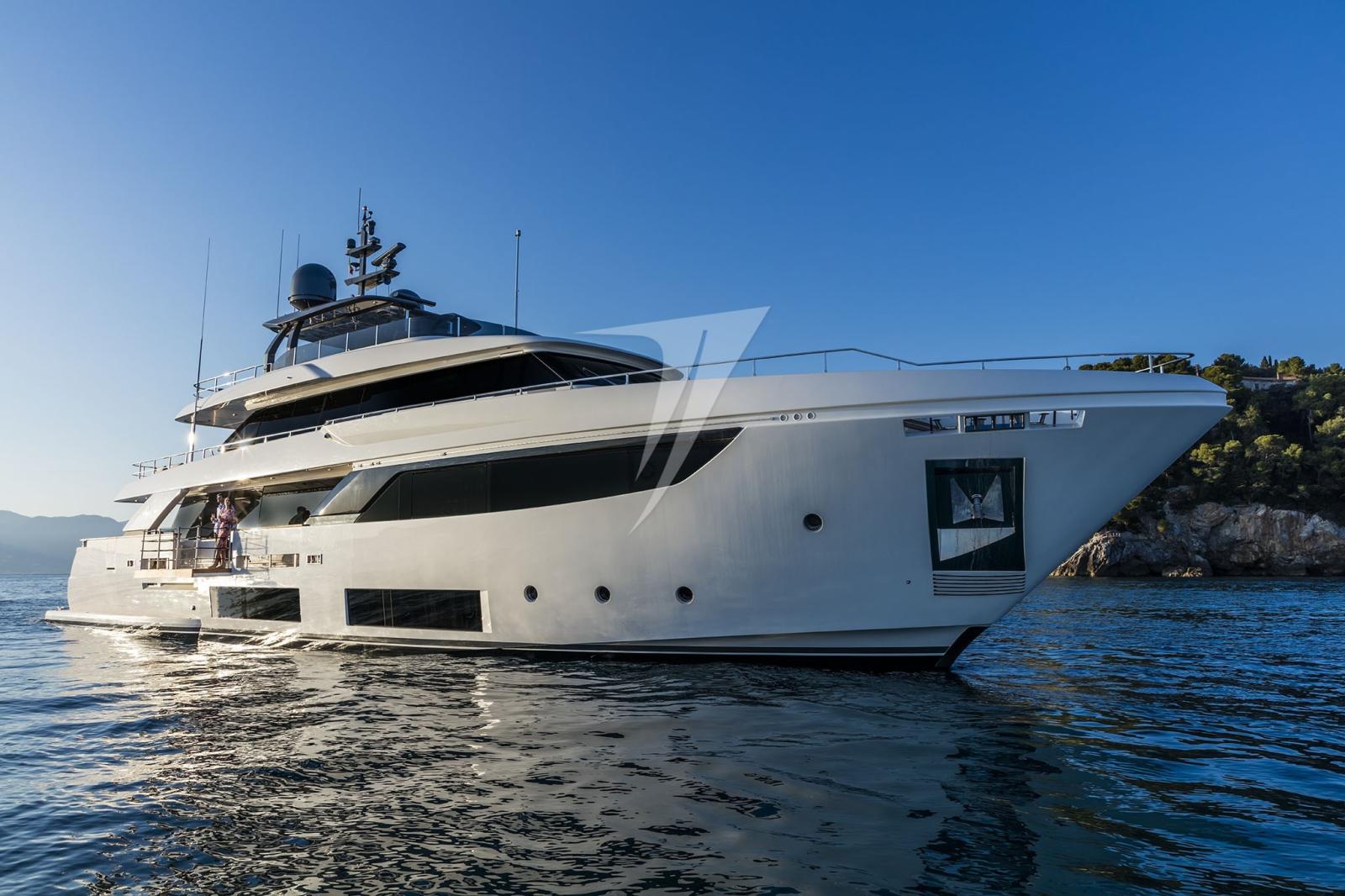 custom line Navetta 33