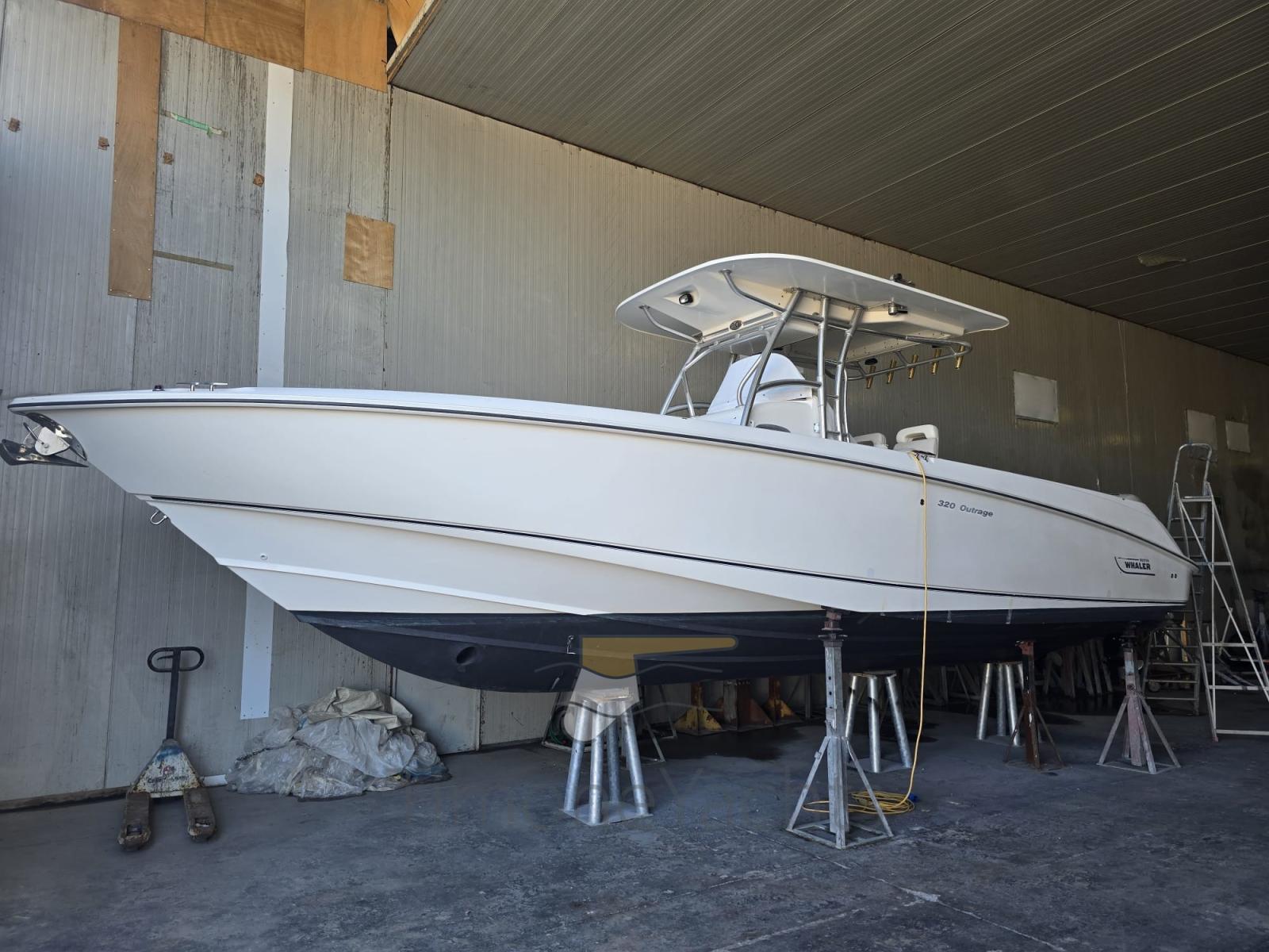 boston whaler Outrage 320
