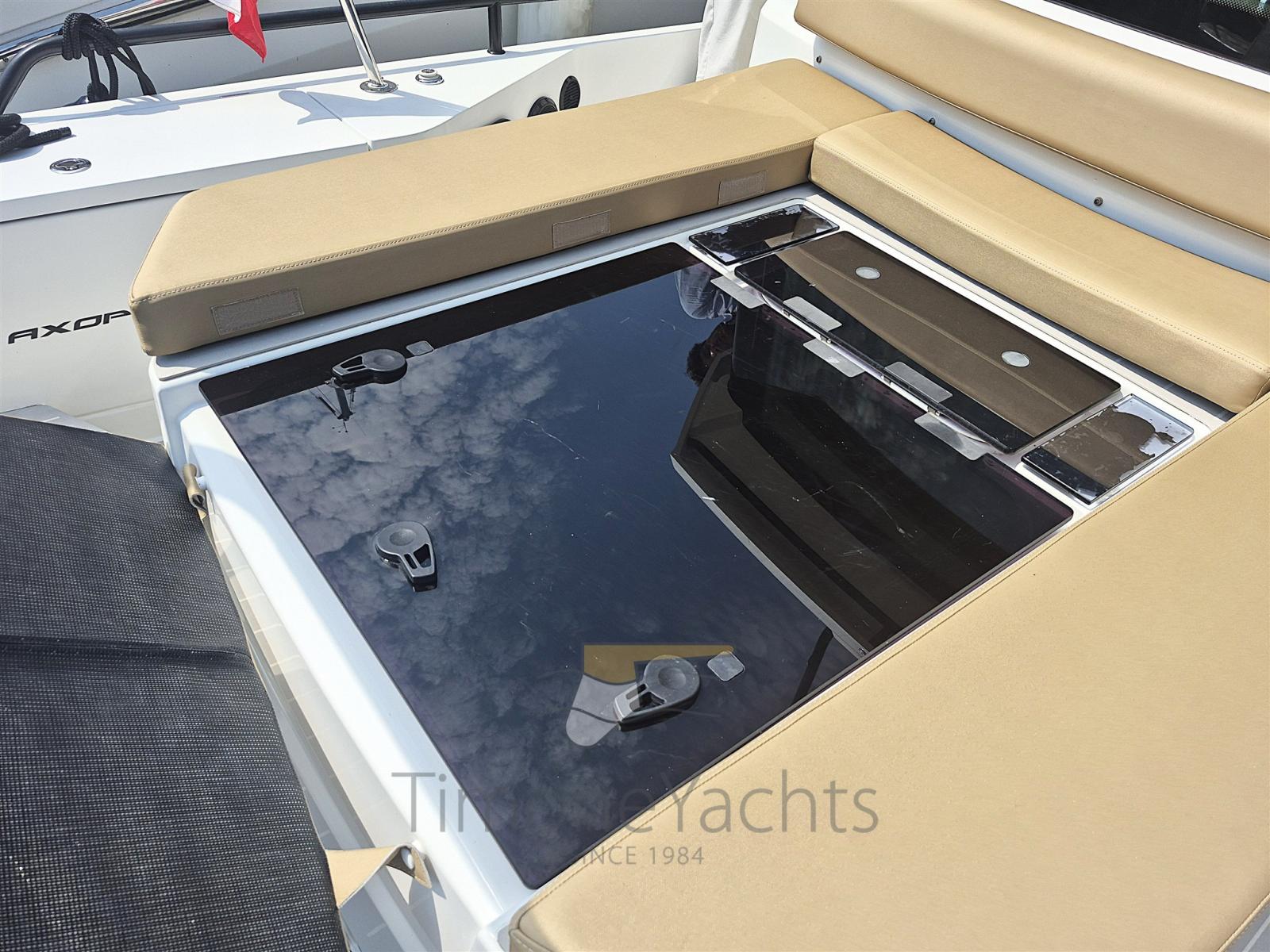 axopar 28 cabin