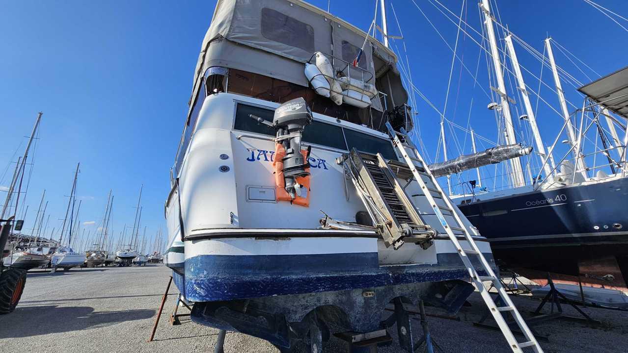 cruisers yachts 3850 aft