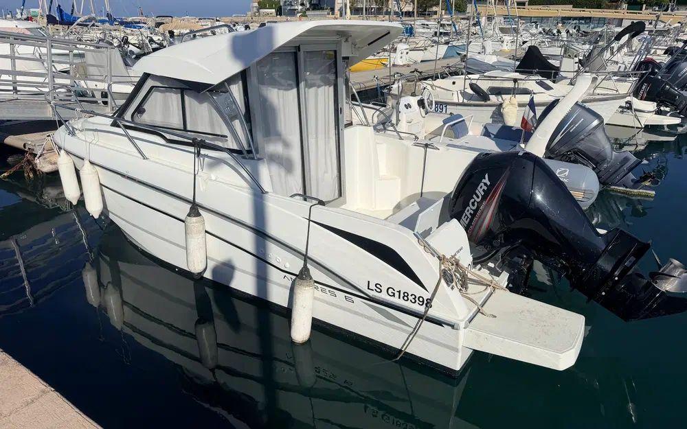 beneteau Antares 6