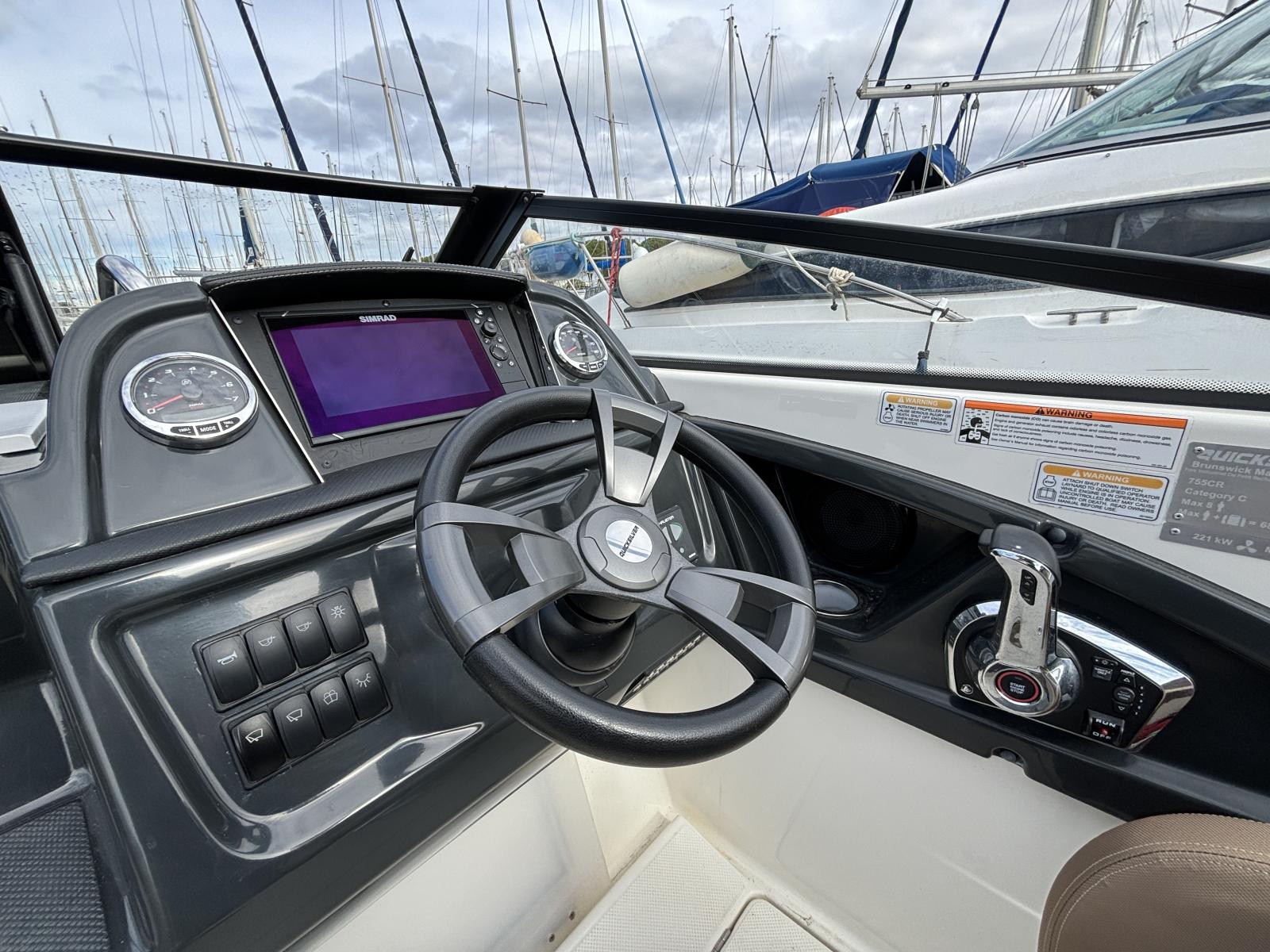 quicksilver Activ 755 cruiser