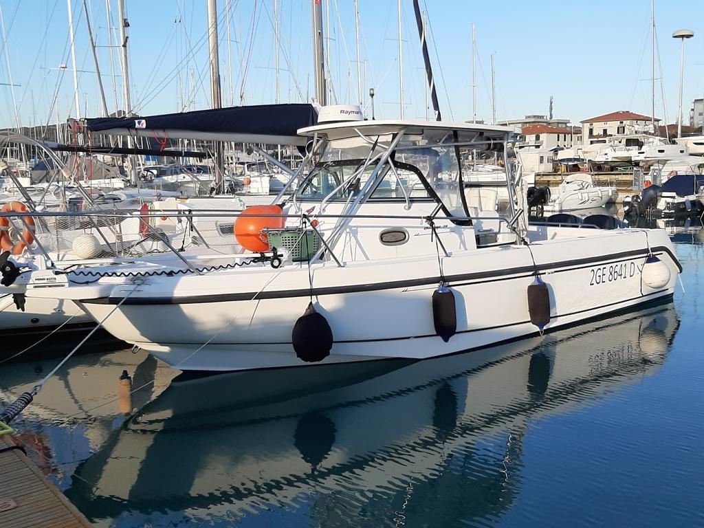boston whaler Outrage 28
