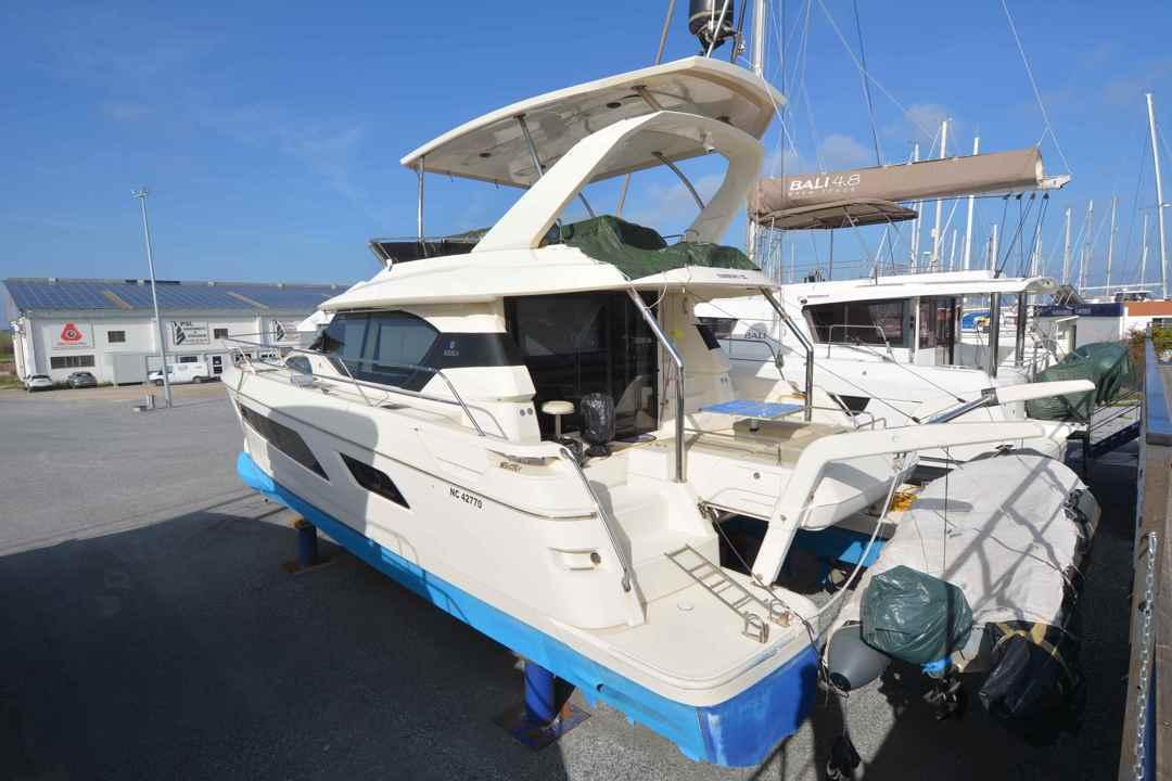 aquila power yacht Aquila 44