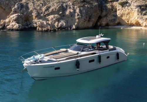 Bavaria yachts deep blue 46