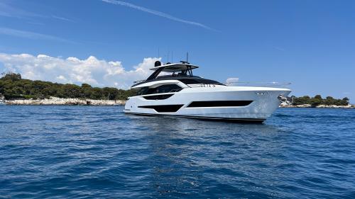 Ferretti yachts 800