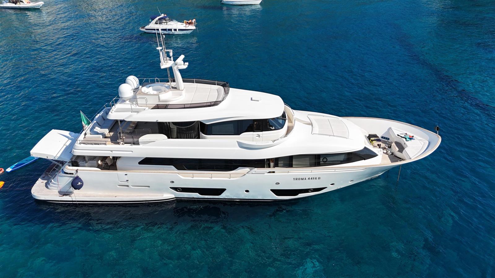 custom line Navetta 28