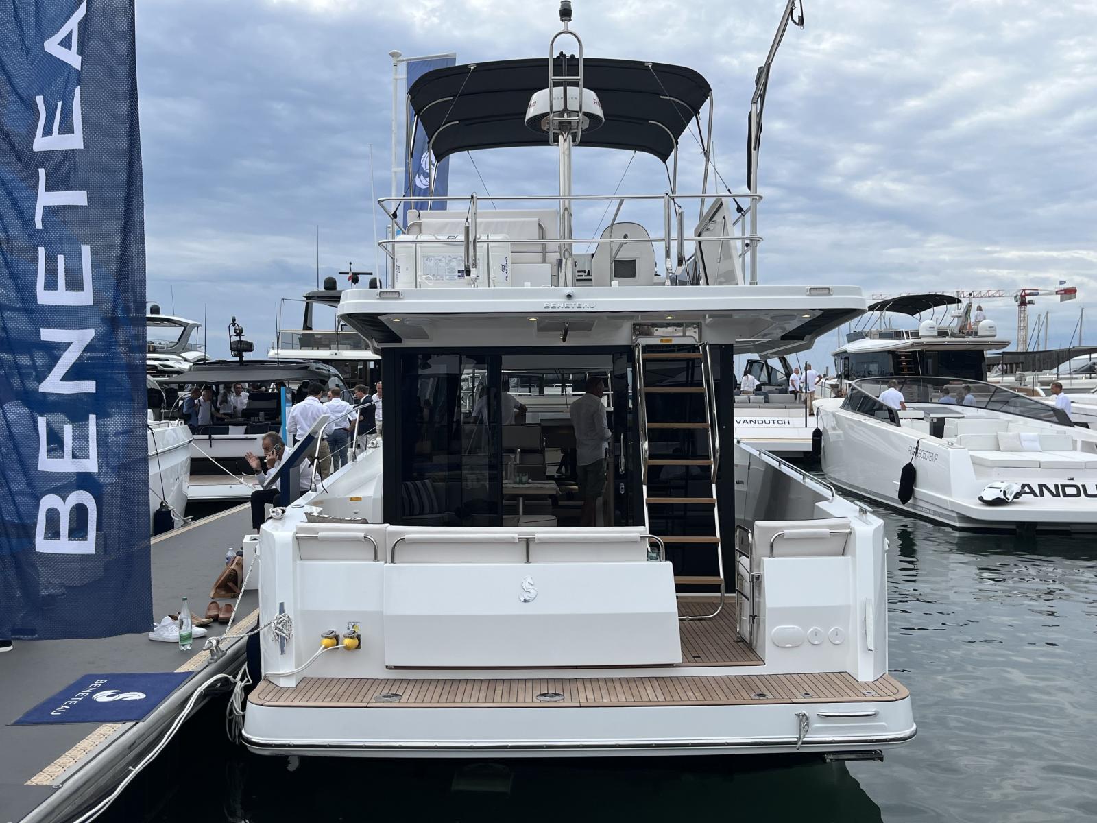beneteau Swift trawler 37 fly