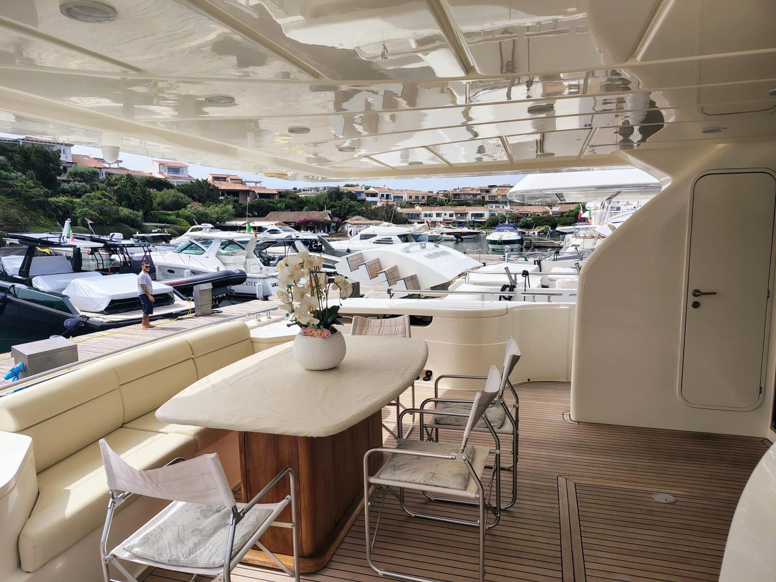 ferretti yachts 830