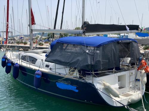 Beneteau oceanis 43
