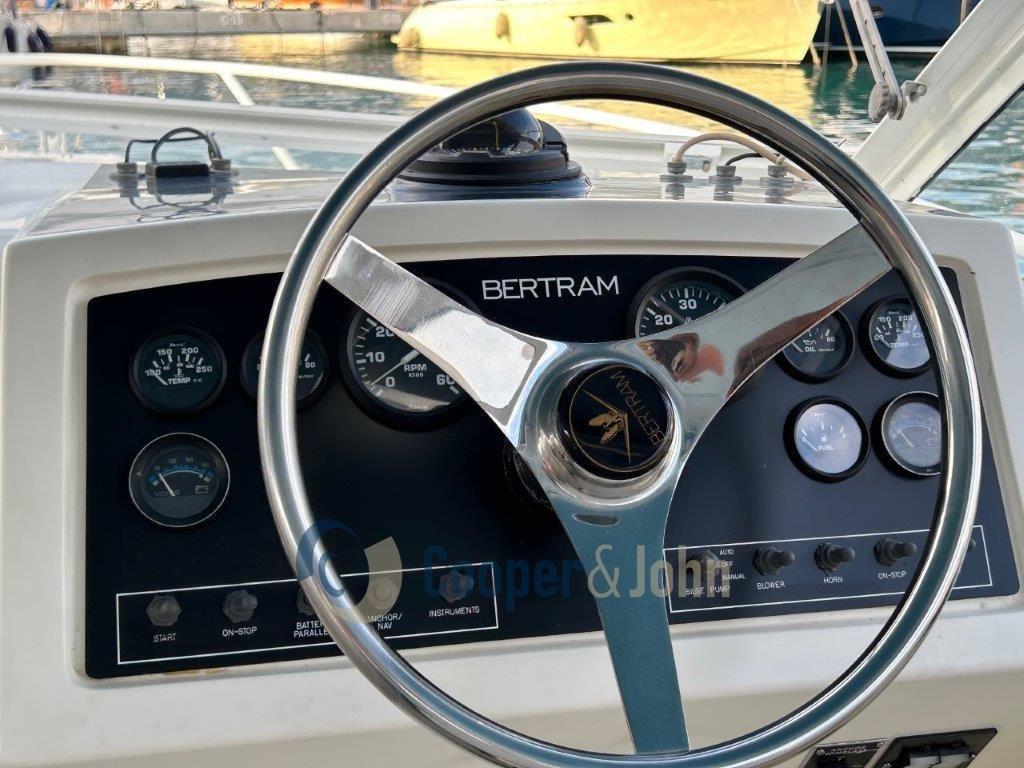 bertram yacht 28' moppie