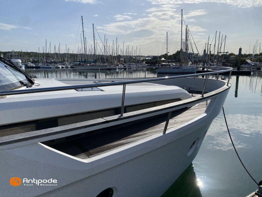 seaway yachts Greenline 48 fly