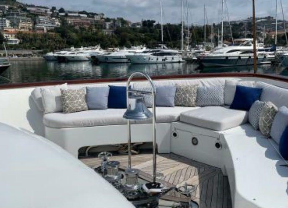 custom line Navetta 27