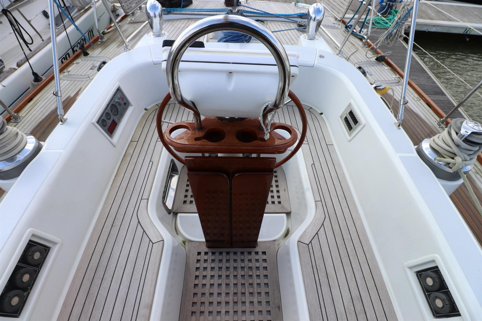 hylas Hylas 54