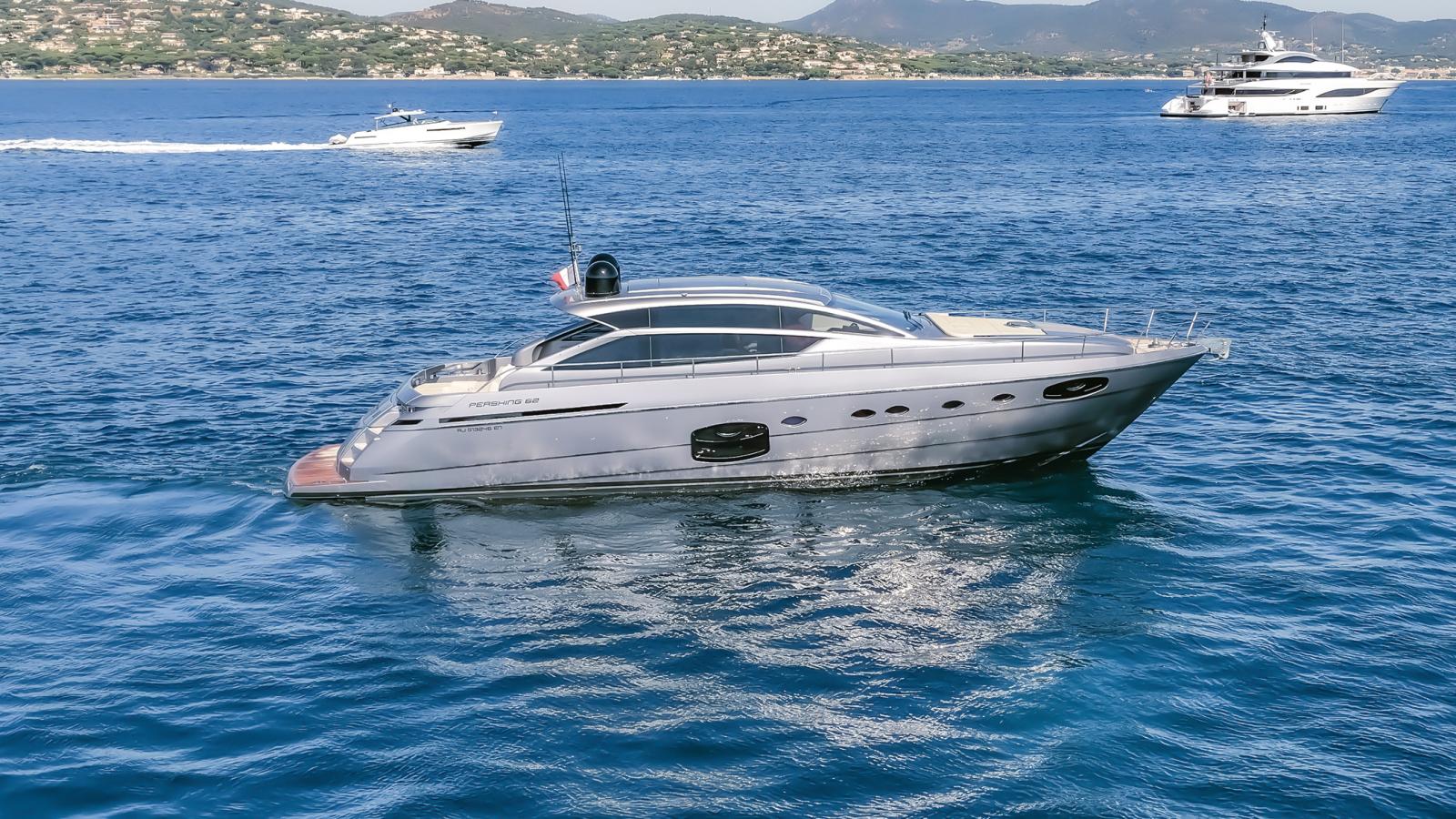 pershing 62