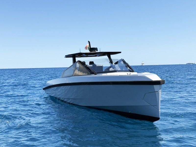 wally Tender 43 x