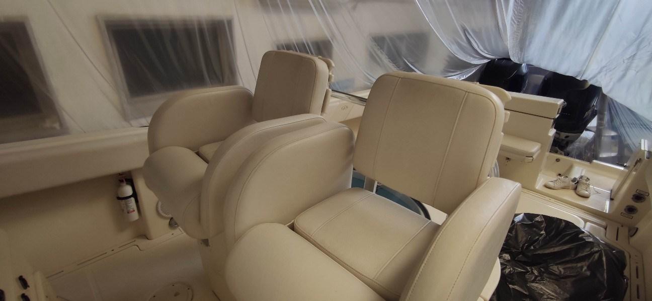 pursuit 3480 center console