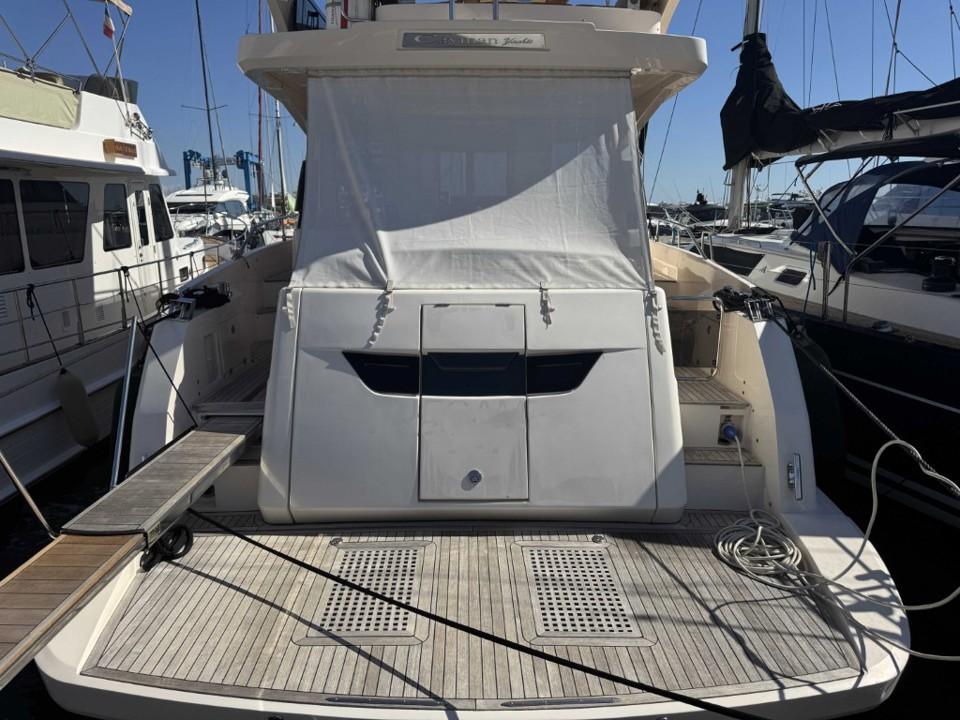 cayman yachts F520