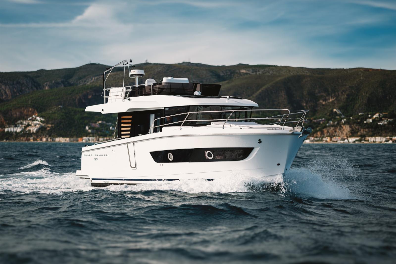 beneteau Swift trawler 37 fly