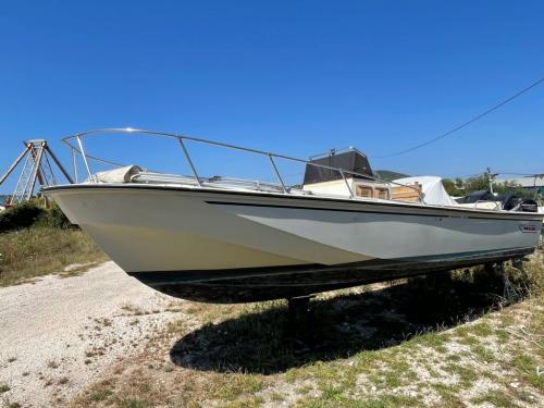 boston whaler 25 outrage