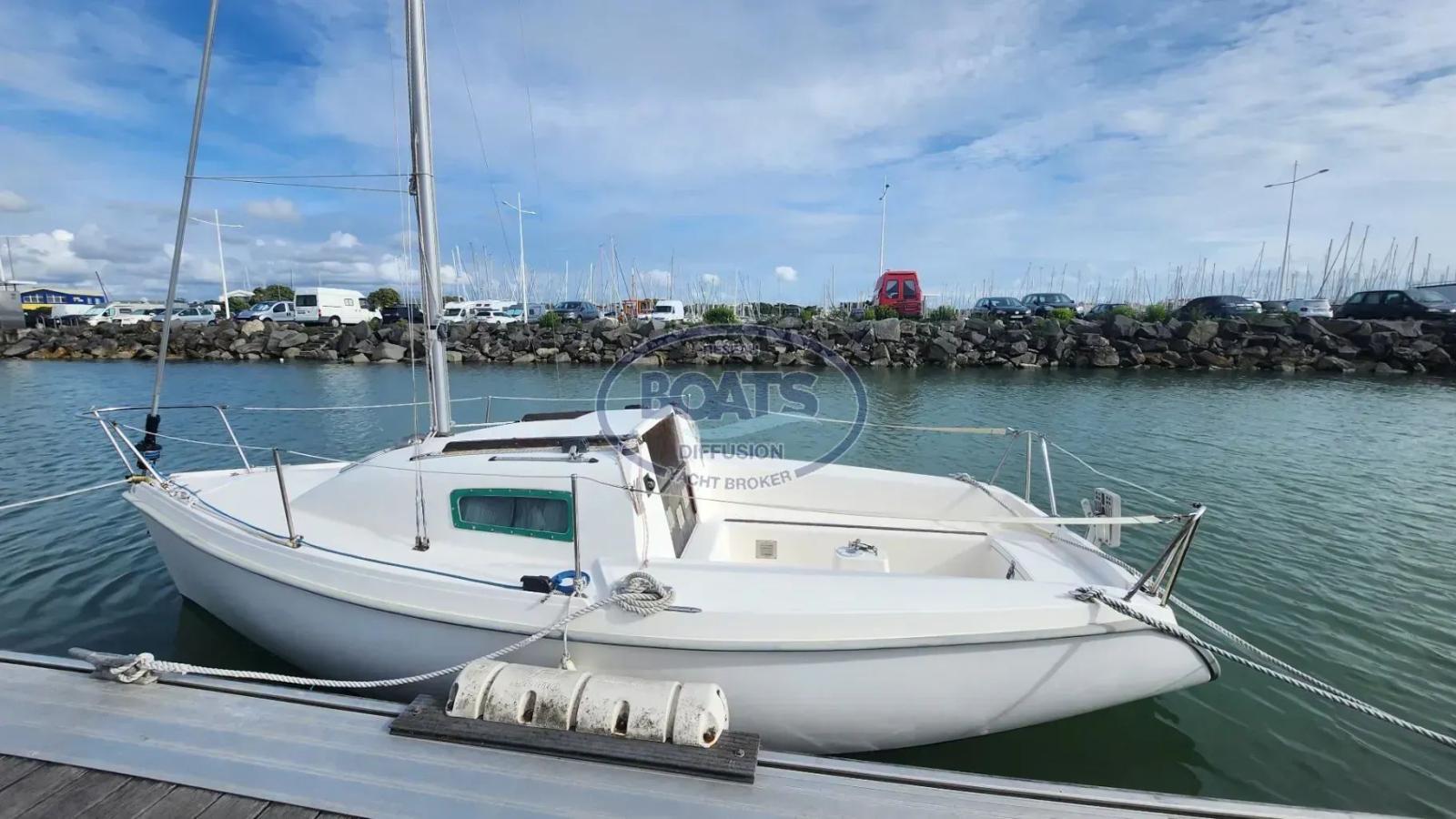 b2marine Blue djinn (dériveur intégral)