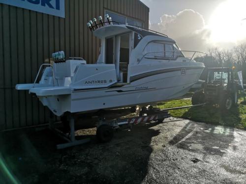 beneteau Antares 8 fishing