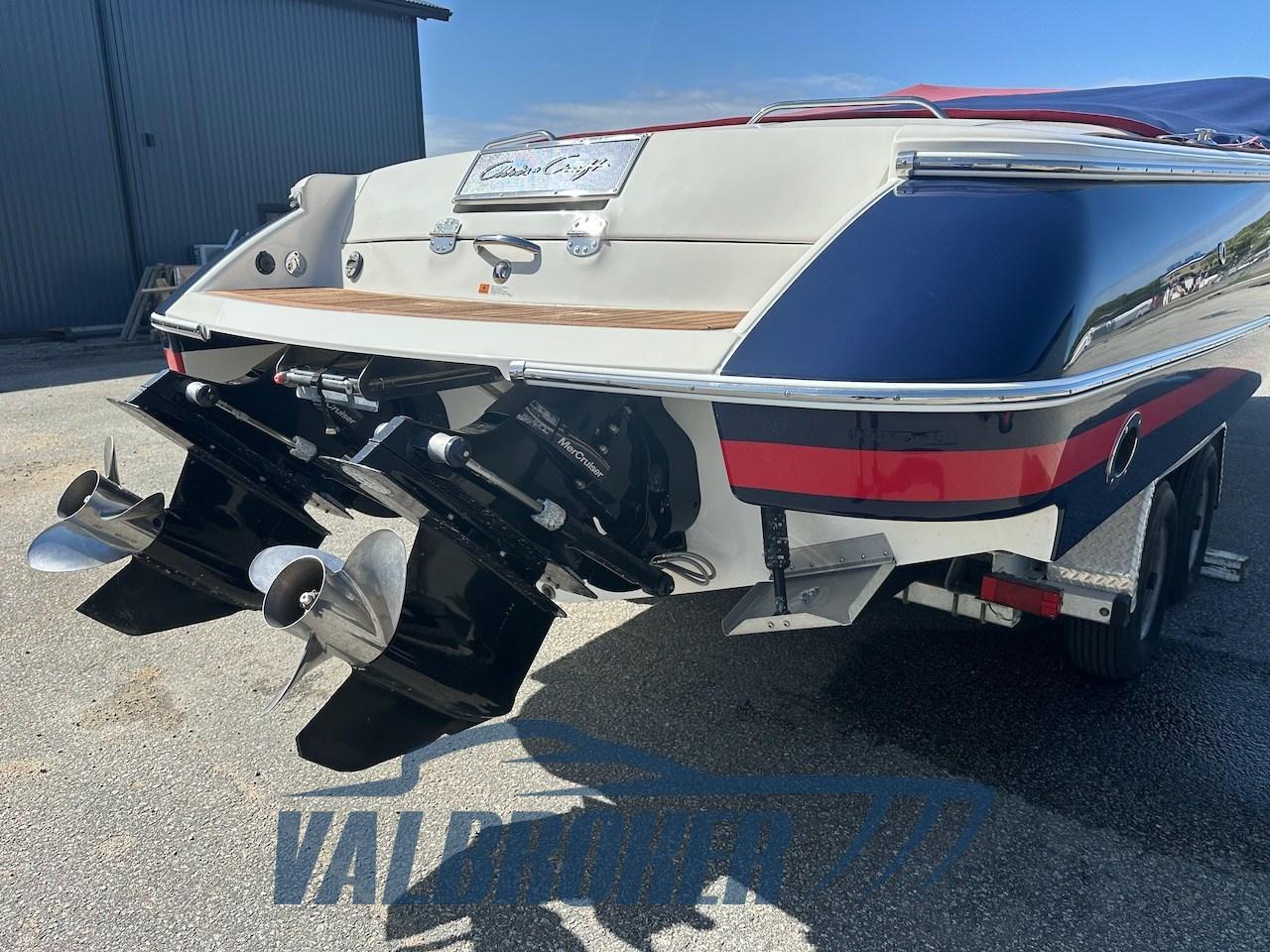 chris craft Corsair 28