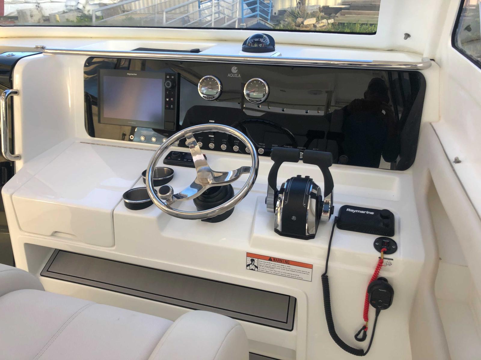 aquila 28 molokai cuddy