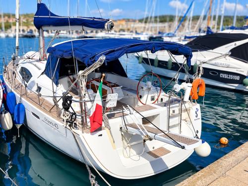 Beneteau oceanis 43