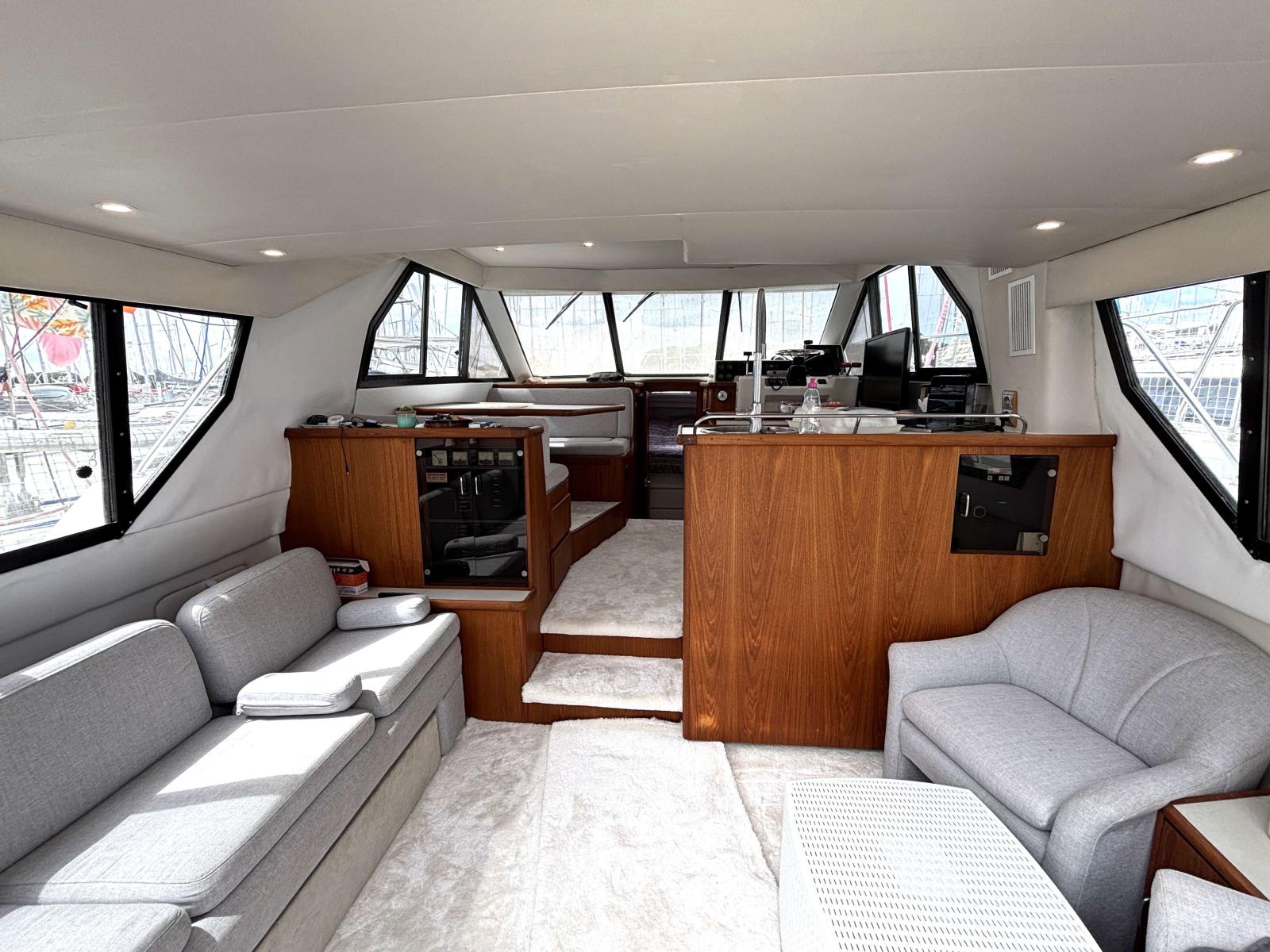 carver 370 voyager