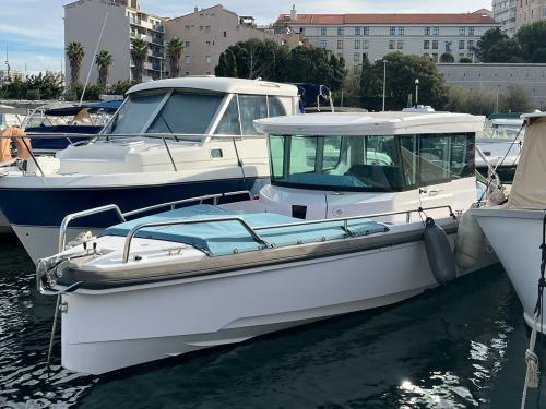 Axopar 28 cabin
