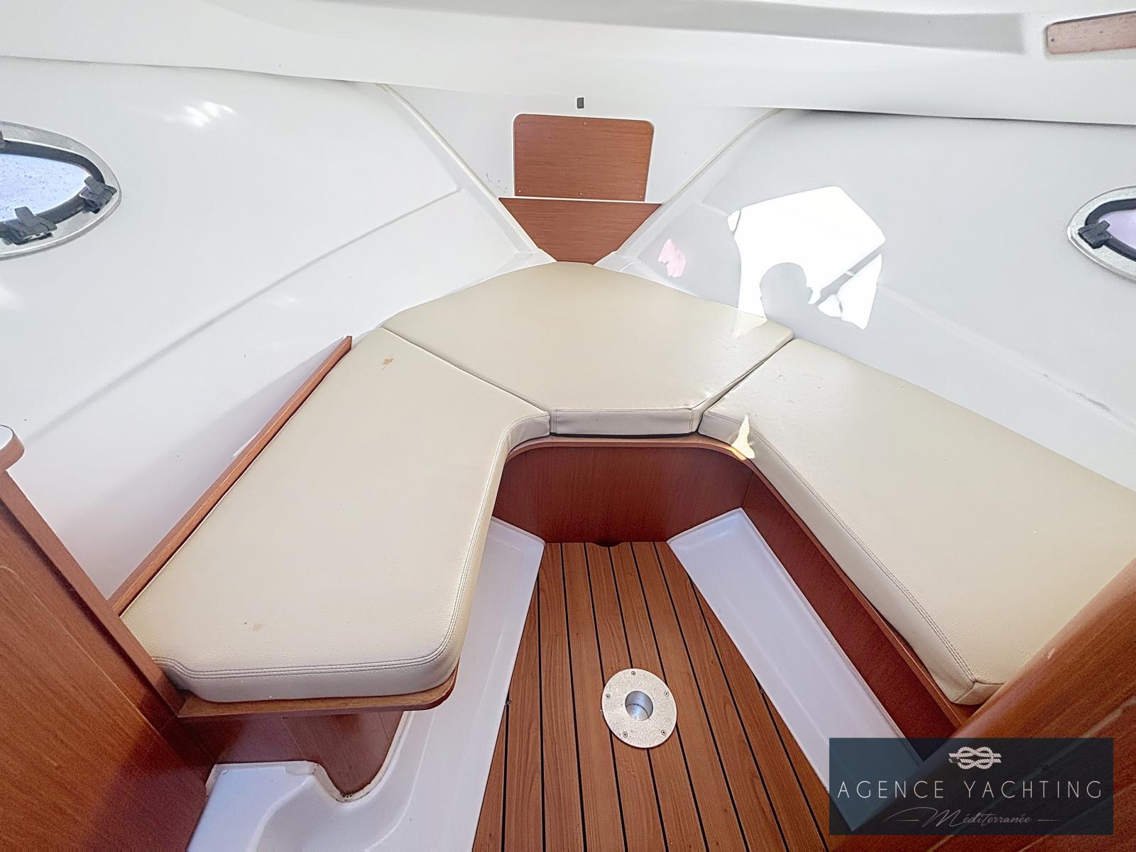 beneteau Flyer 750 sun deck