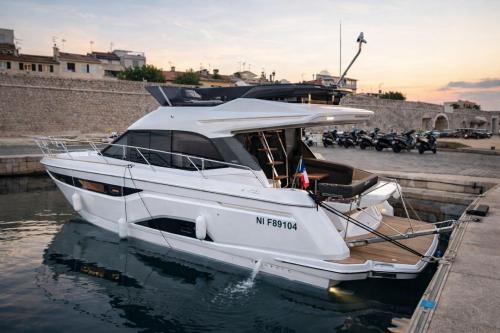 Bavaria yachts r40 fly