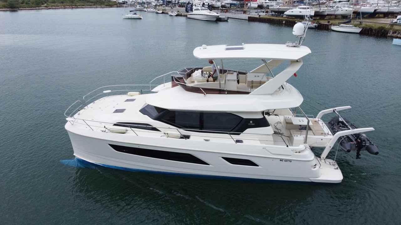 aquila power yacht Aquila 44