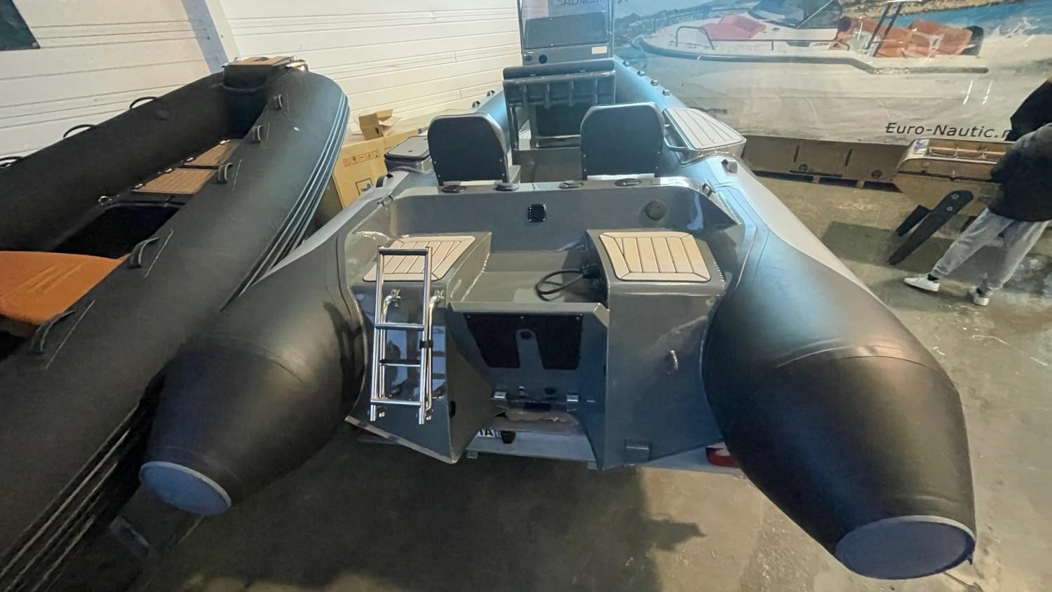 gala boats V650 fishing