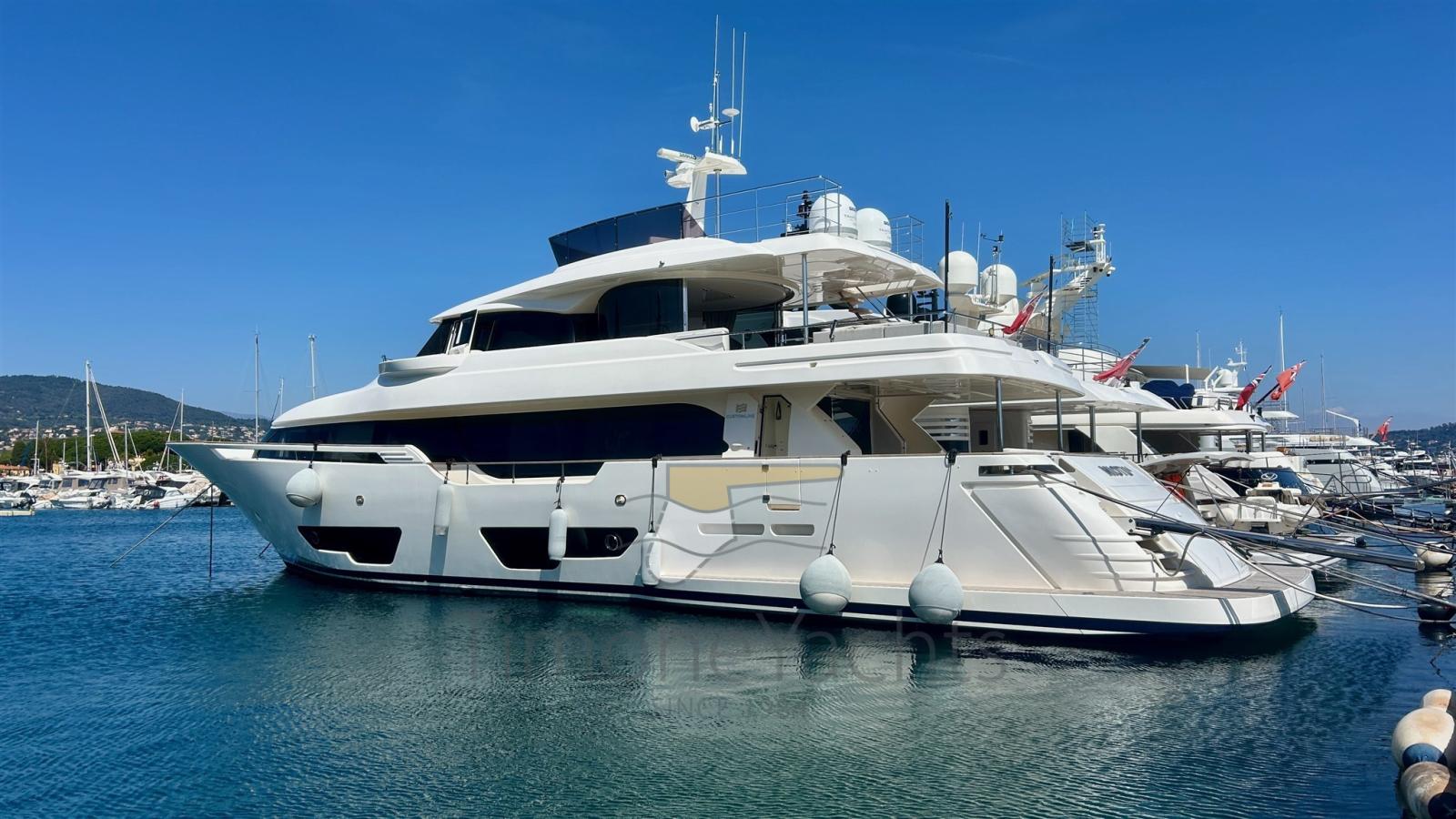 custom line Navetta 28