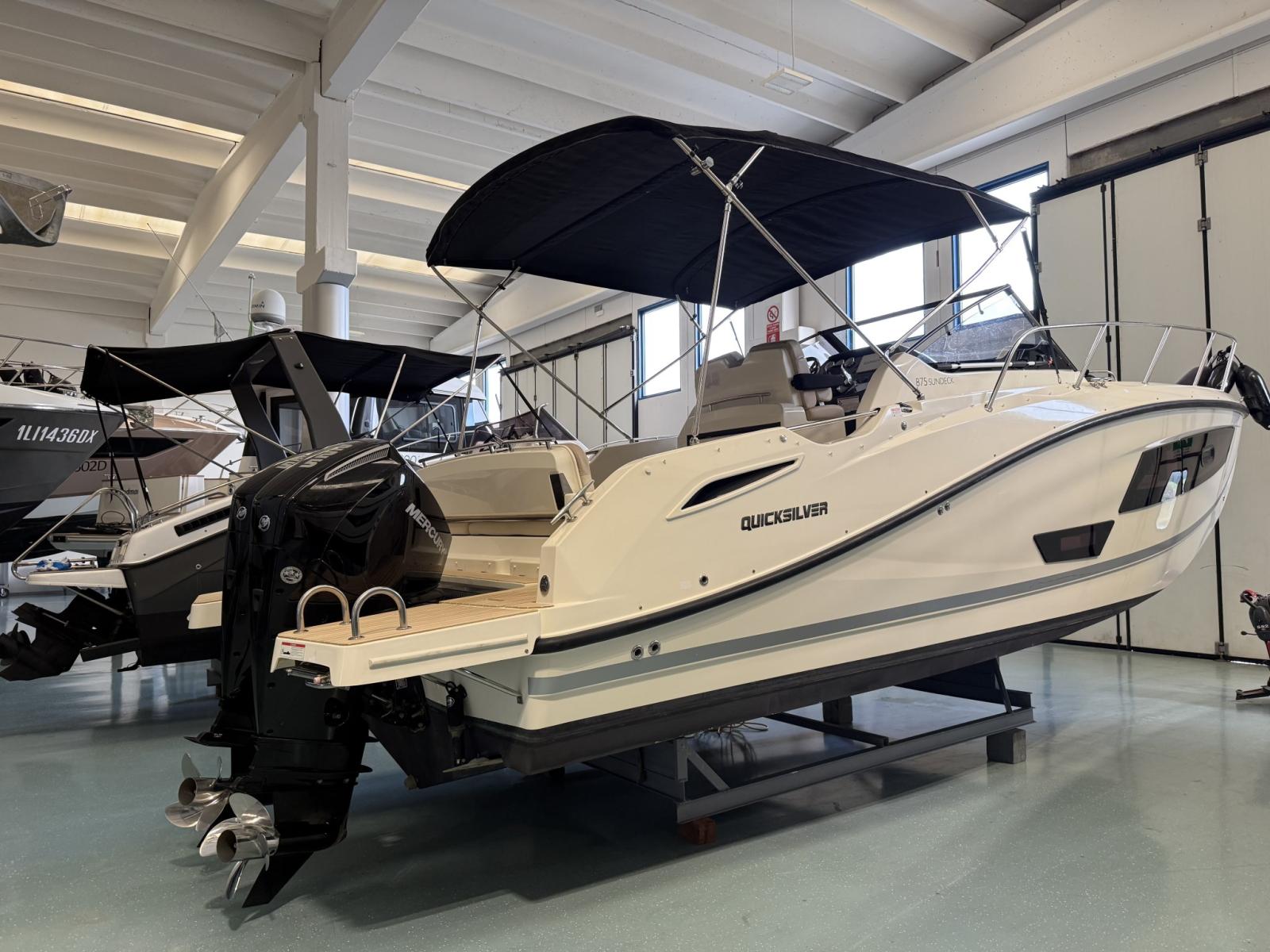 quicksilver Active 875 sundeck