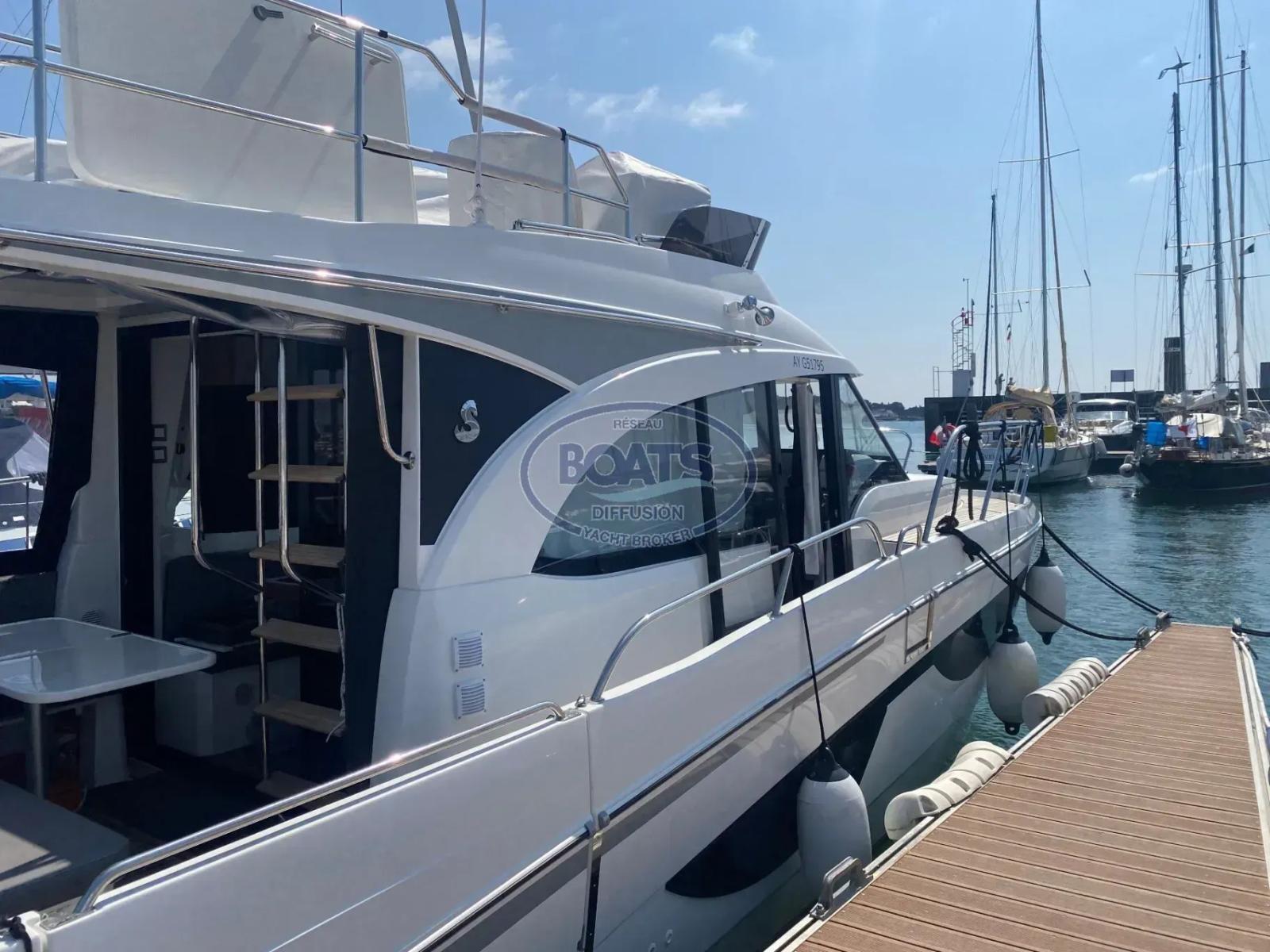 beneteau Antares 11 flybridge