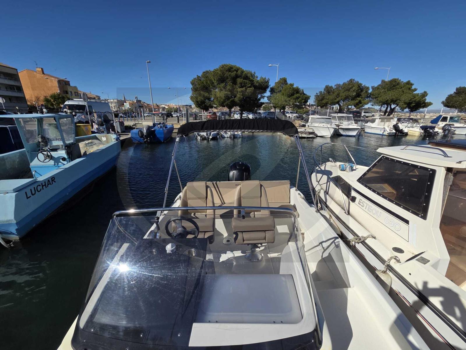 quicksilver Activ 605 sundeck