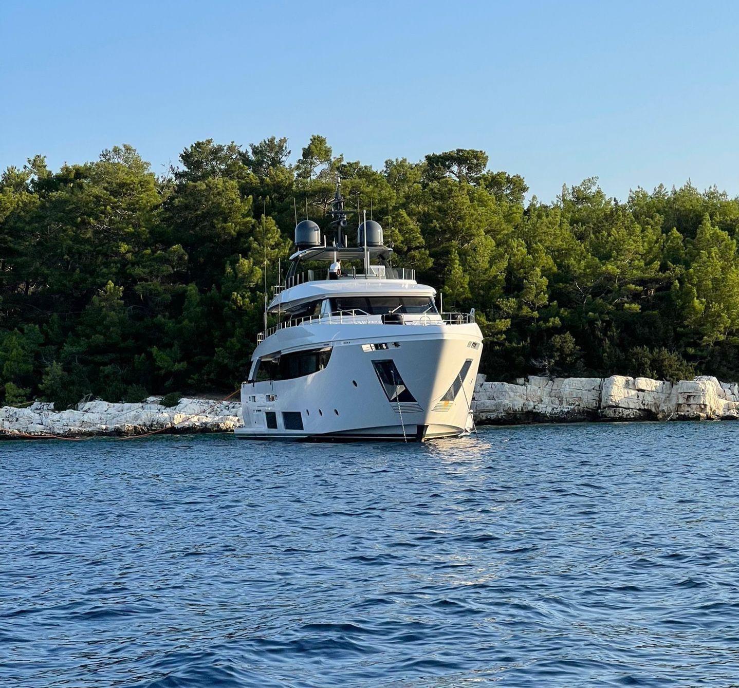 custom line Navetta 33