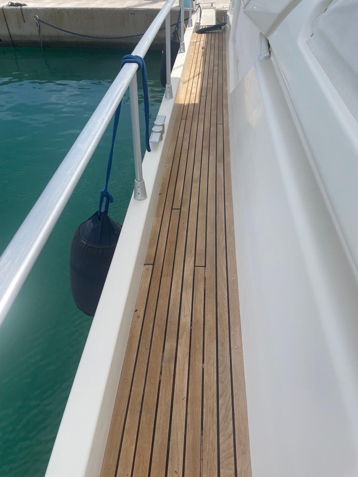 ferretti 54