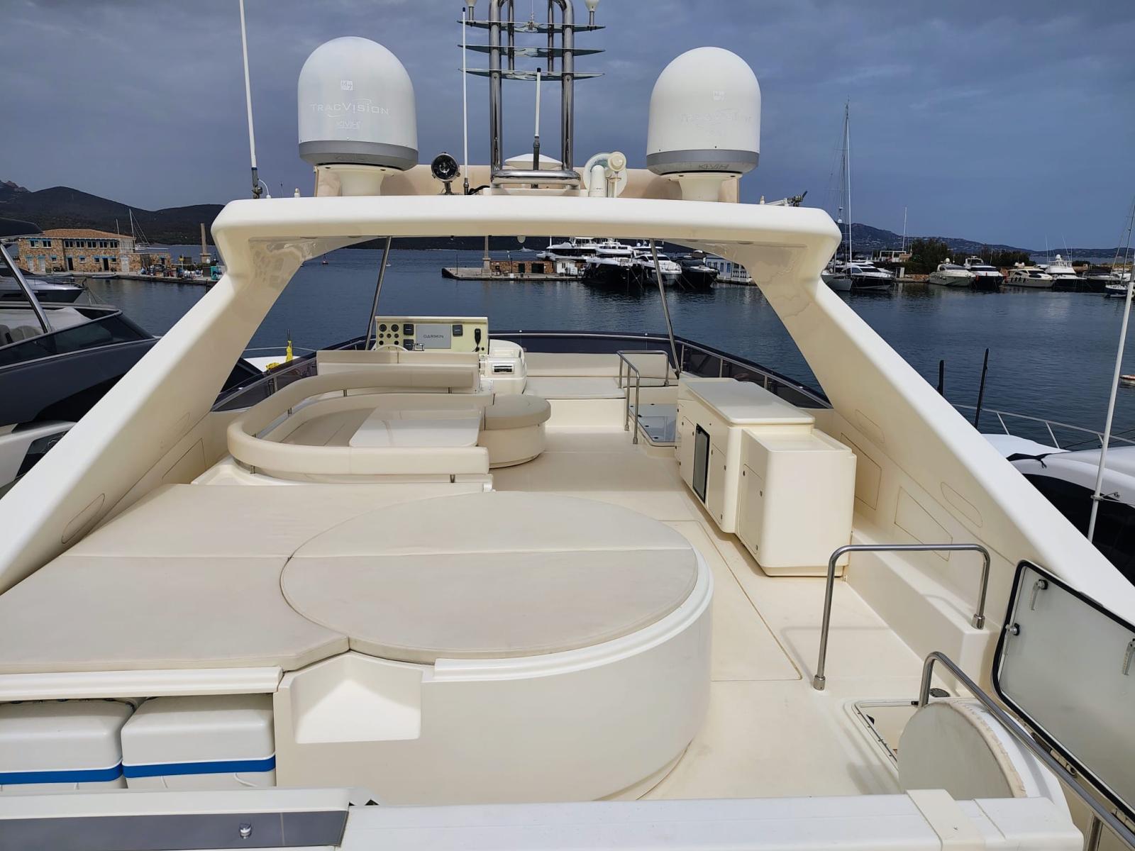 ferretti yachts 830