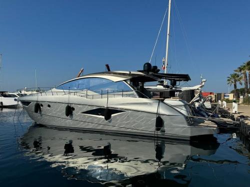 Queens yachts 50 hard top