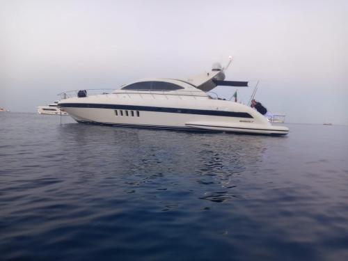 Overmarine mangusta 72 ht