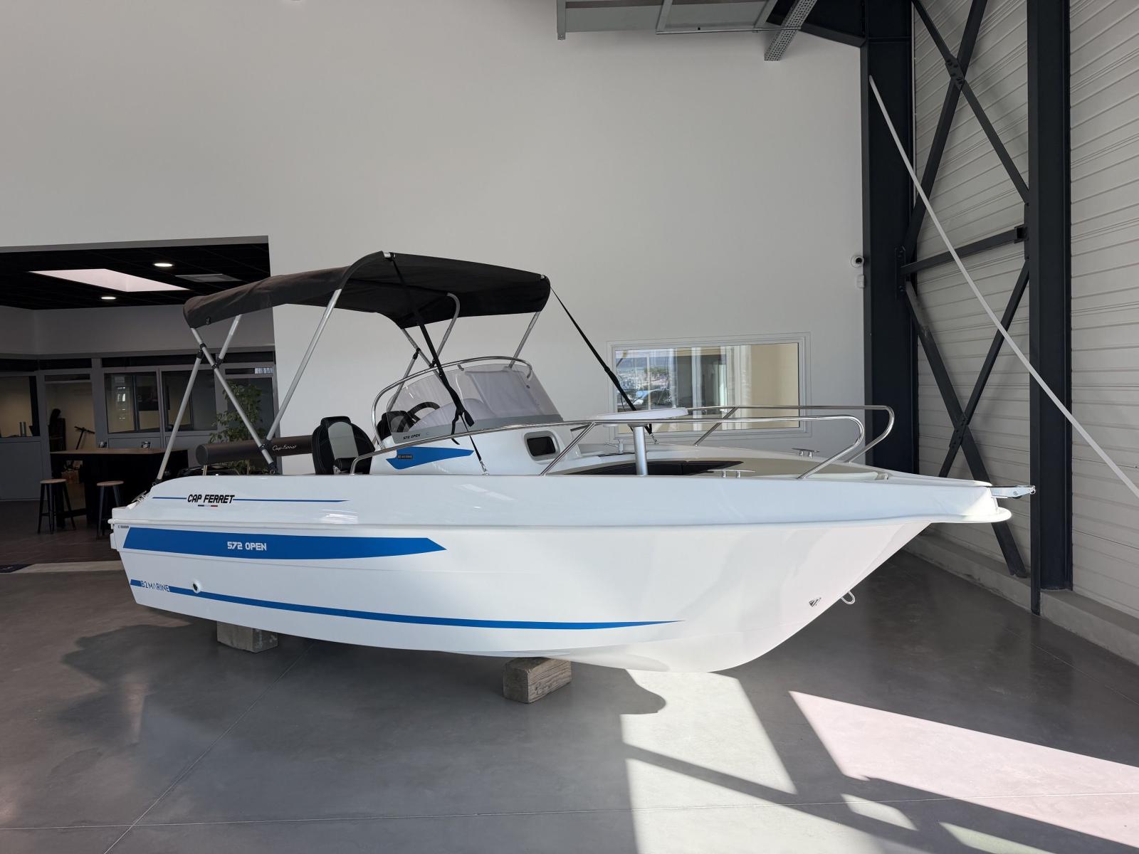 b2 marine Cap ferret 572 open