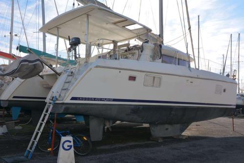Lagoon 420 hybrid