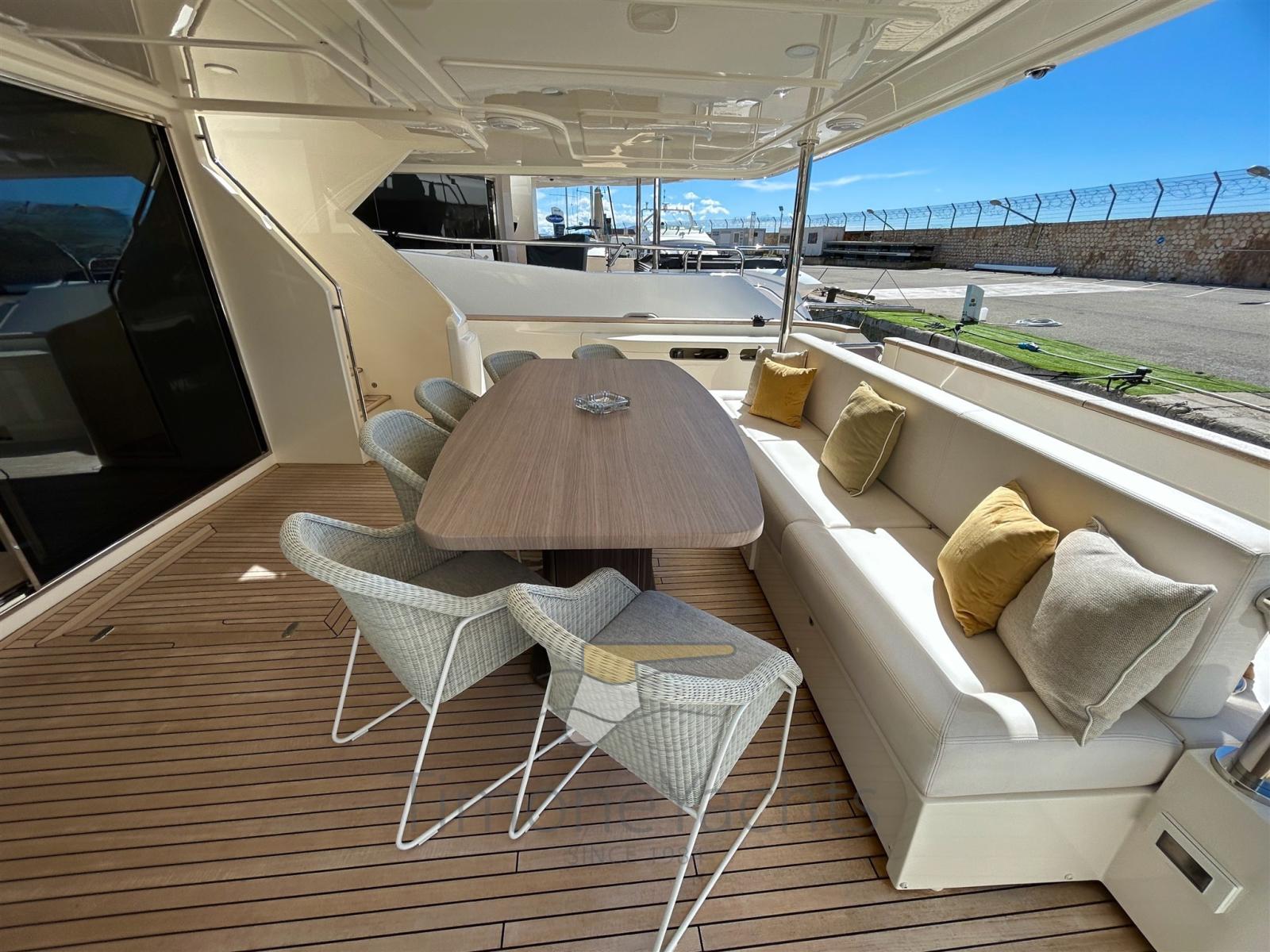 custom line Navetta 28