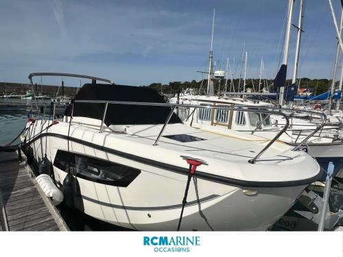 Quicksilver activ 875 sundeck